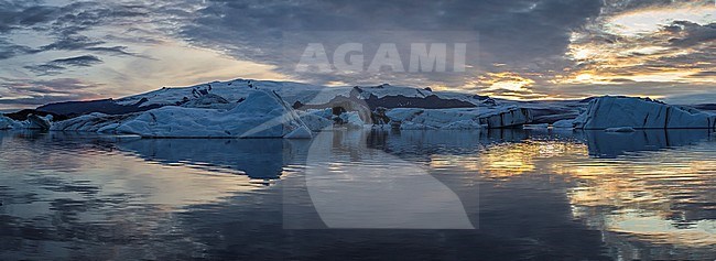 View at dusk of Glacier Lagoon, Jökulsárlón, Iceland. August 22, 2018. stock-image by Agami/Vincent Legrand,