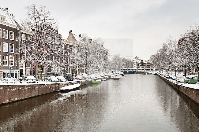 Stadsbeeld van een besneeuwd Amsterdam; Cityscape of snow-covered Amsterdam stock-image by Agami/Marc Guyt,