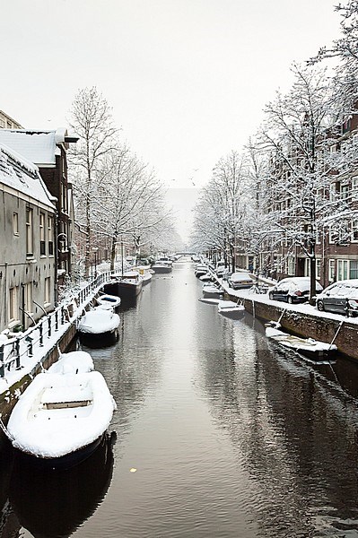 Stadsbeeld van een besneeuwd Amsterdam; Cityscape of snow-covered Amsterdam stock-image by Agami/Marc Guyt,