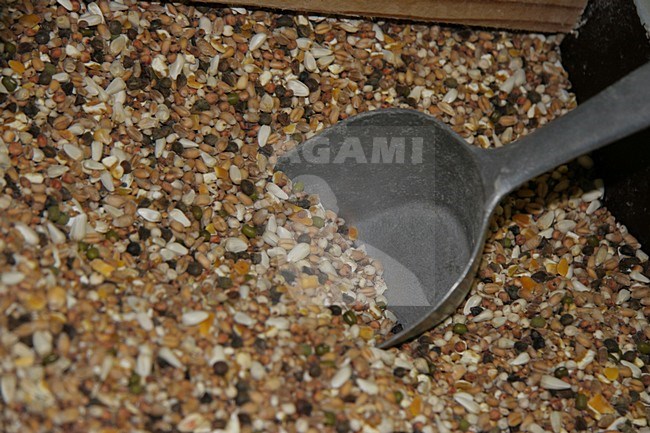 Bak met vogelvoer, Barrel with bird food stock-image by Agami/Chris van Rijswijk,