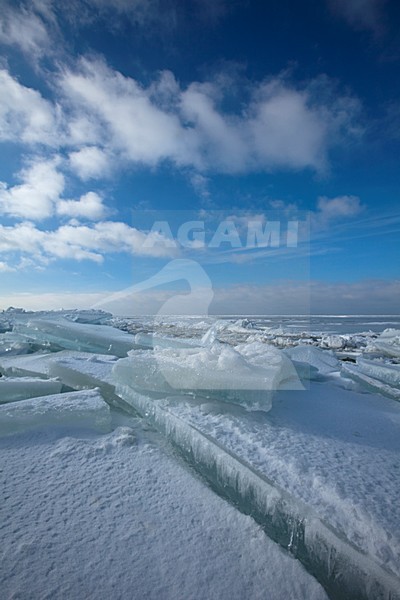 Kruiend ijs op het IJsselmeer Nederland, Drifting ice on the IJsselmeer Netherlands stock-image by Agami/Wil Leurs,