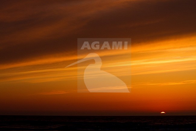 Zonsondergang met aswolken IJsland; Sunset with ashclouds Iceland stock-image by Agami/Menno van Duijn,